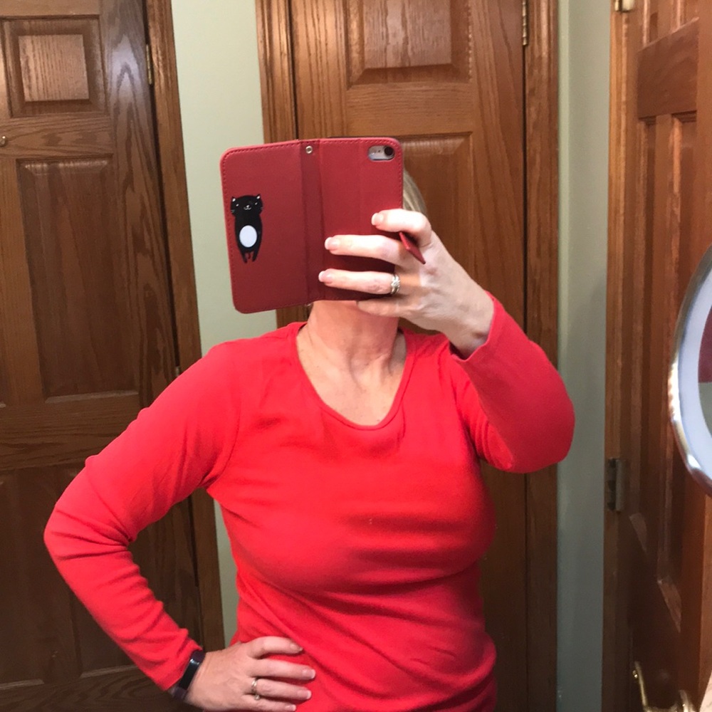 Salmon colored crown and ivy long sleeved tee